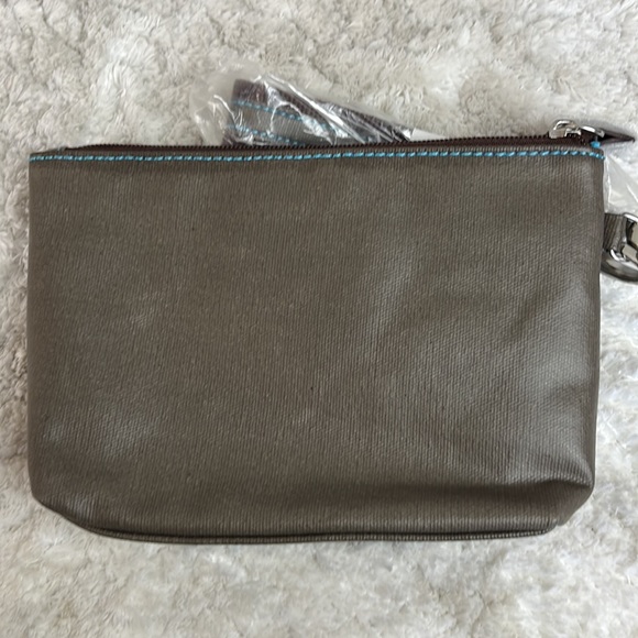 Urban Junket Bottles To Bags Wristlet - Picture 4 of 9